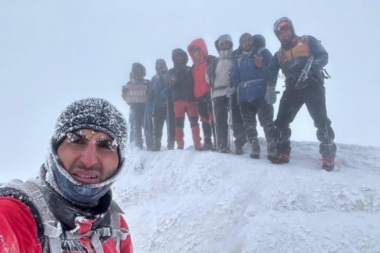 Ağrı'da dağcılar eksi 30 derecede zirve tırmanışı yaptı