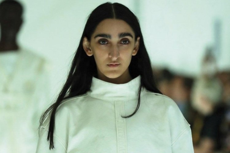 Gucci modeli Armine Harutyunyan Ermeni ter&ouml;r &ouml;rg&uuml;t&uuml;ne katıldı!
