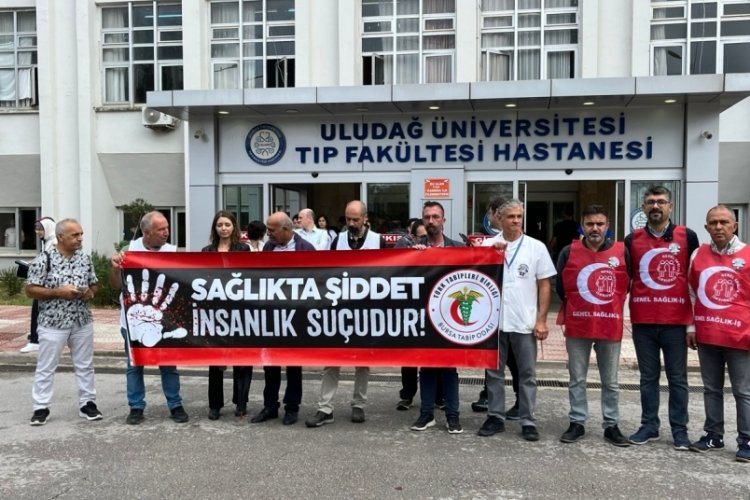 Bursa Tabip Odası, g&ouml;revi başında hayatını kaybeden sağlık &ccedil;alışanları i&ccedil;in toplandı