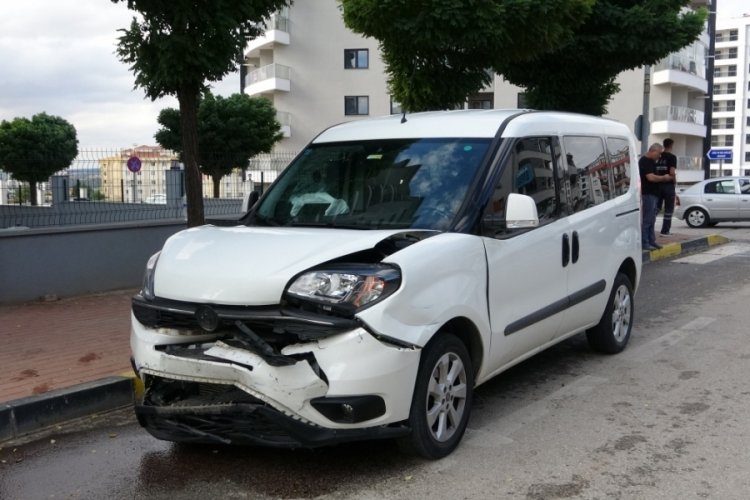 Uşak'ta meydana gelen kazada 1'i bebek 7 kişi yaralandı