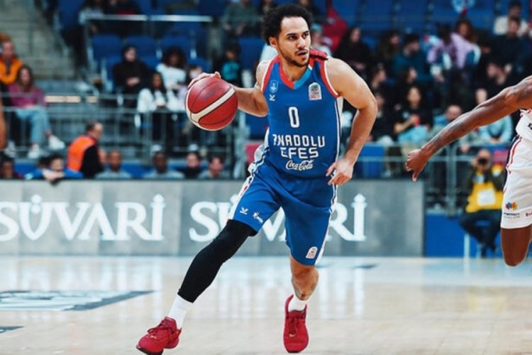 Anadolu Efes a&ccedil;ıkladı: Shane Larkin'in cezası onandı!