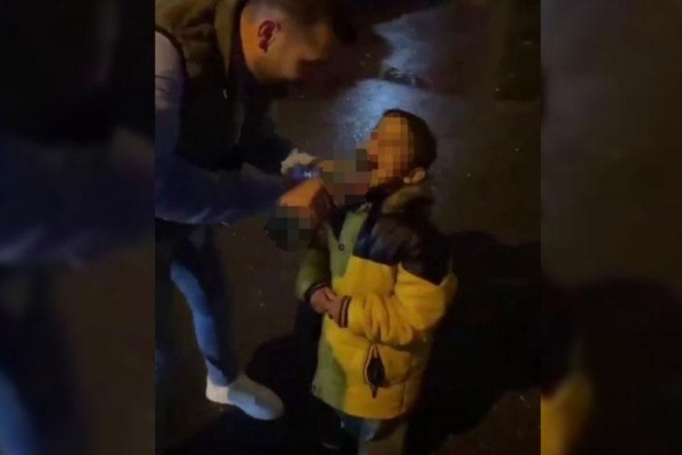 K&uuml;&ccedil;&uuml;k &ccedil;ocuğa alkol i&ccedil;irip video &ccedil;eken şahıs yakalandı