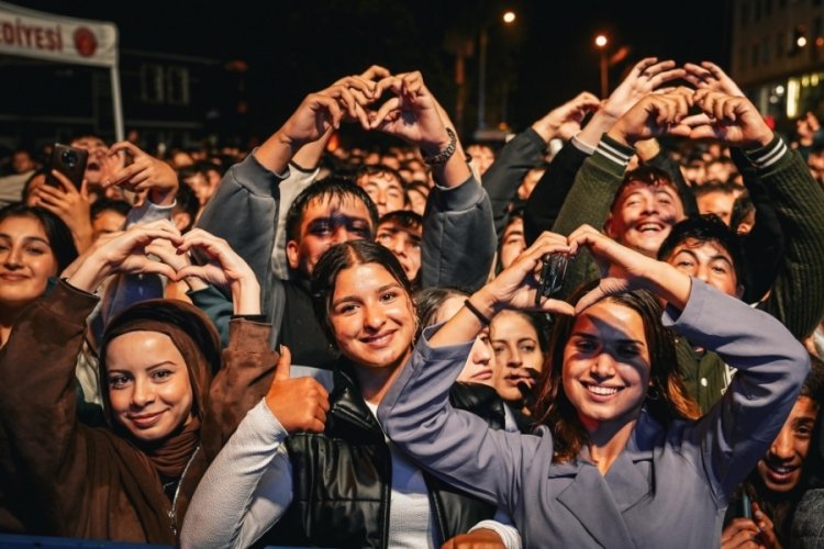 Bursa'da G&uuml;rsulular 'Armut Festivali' ile eğlenceye doydu