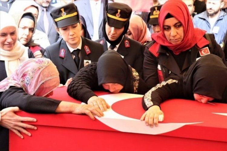 Ter&ouml;ristlerin şehit ettiği veterinere g&ouml;zyaşlarıyla veda