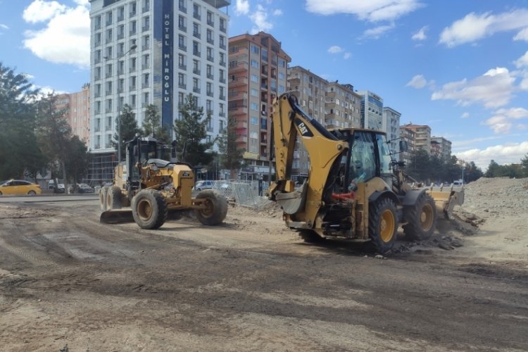 89 kişinin &ouml;ld&uuml;ğ&uuml; iş merkezinin bulunduğu cadde aylar sonra asfaltlanıp ulaşıma a&ccedil;ılacak