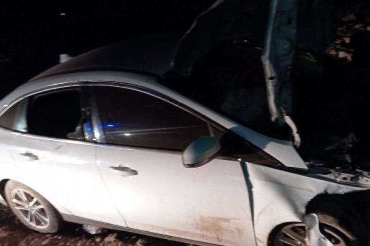 TIR'ın patlayan tekeri kazaya sebebiyet verdi: 2 yaralı