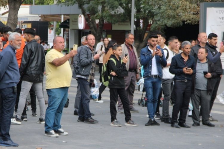 Kayseri'de poşet bomba paniği yarattı! Vatandaşlar ellerine telefonlarını alarak b&ouml;lgeye koştu