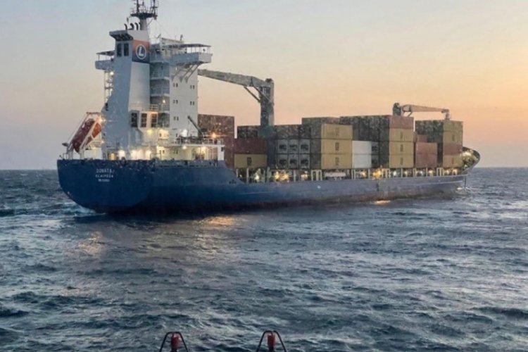&Ccedil;anakkale Boğazı'nda konteyner gemisi makine arızası yaptı