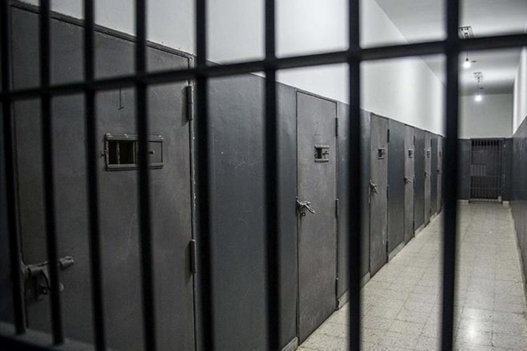 Adana'da FET&Ouml;'ye y&ouml;nelik davada tutuklu sanığa 6 yıl 3 ay hapis cezası