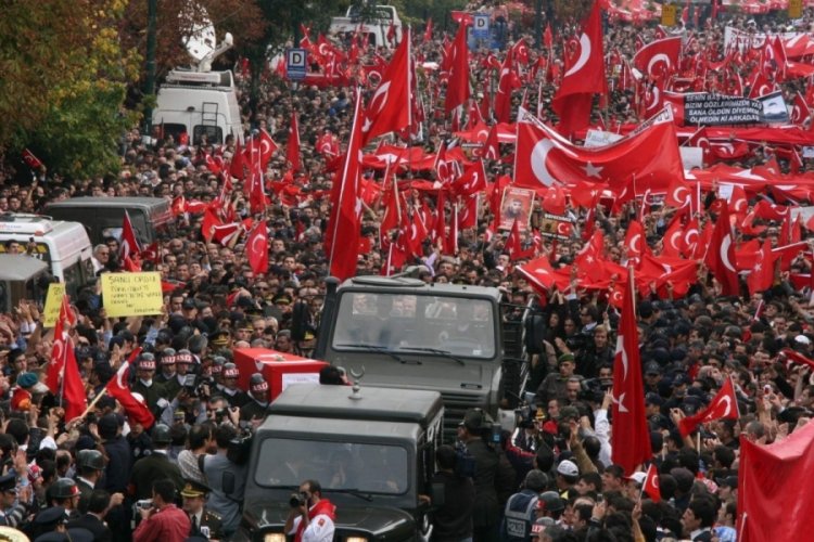 Bursalı şehit Samet Sara&ccedil;'ın babası: Oğlum sana m&uuml;jdeli haberi getirdim, sizin kanınız yerde kalmadı