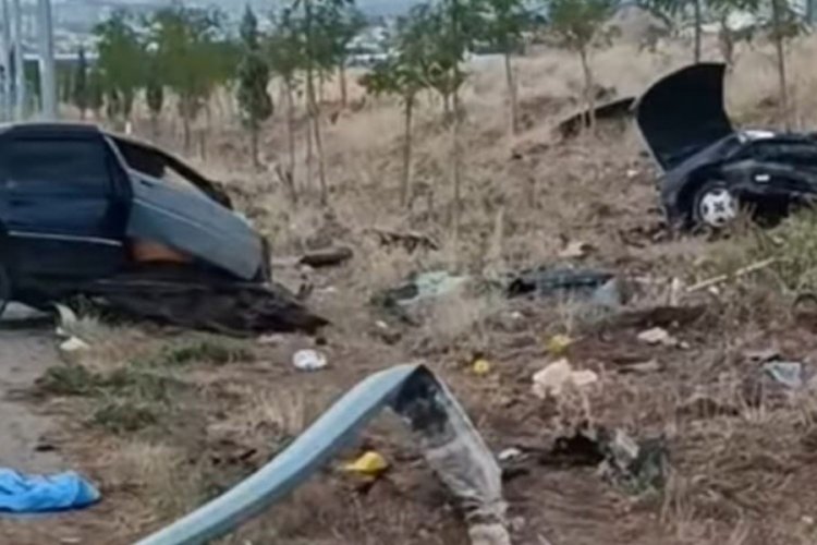 Kaza yapan otomobil ikiye b&ouml;l&uuml;nd&uuml;: 1 &ouml;l&uuml;, 3 yaralı