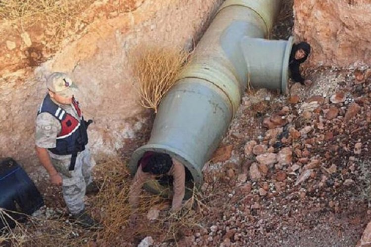 Kilis'te sulama borusunda 3 ka&ccedil;ak g&ouml;&ccedil;men &ccedil;ıktı!