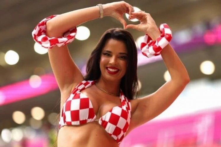 Sosyal medya fenomeni Ivana Kn&ouml;ll, Balkonunda spor yaptığı anları paylaştı