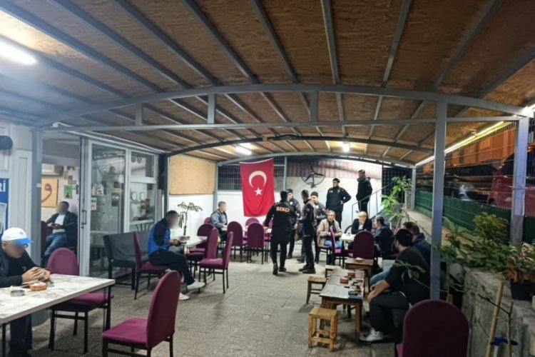 Bursa polisi Yıldırım'da uygulamalarına devam ediyor