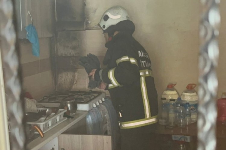 Ocakta unutulan yemek yangına neden oldu