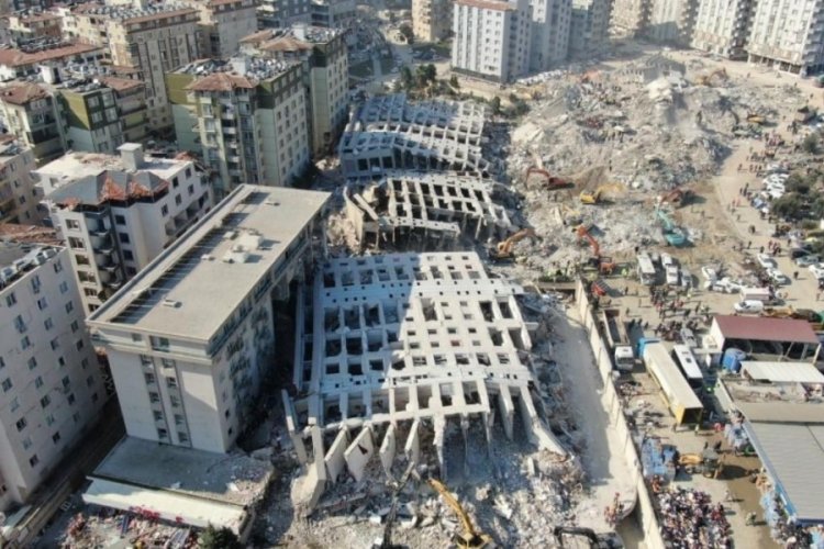 Hatay'daki R&ouml;nesans Rezidans'ın sorumluları tutuklandı: Depremzede yakınlarının acısı hafifledi