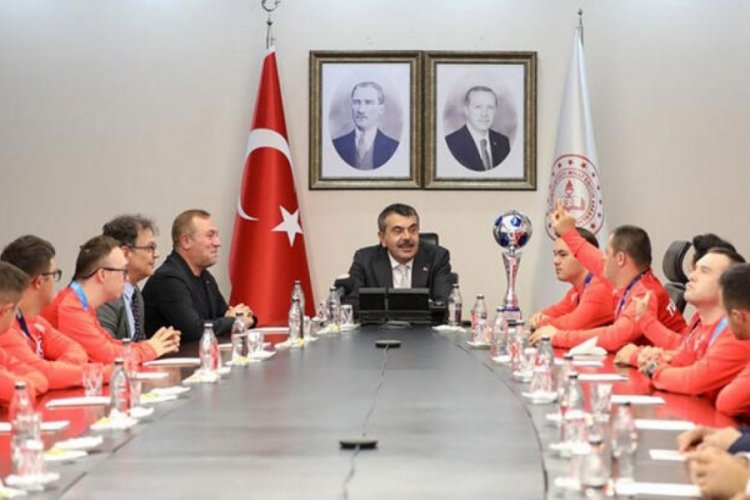 Bakan Tekin, Down Futsal Milli Takımı'nı ağırladı