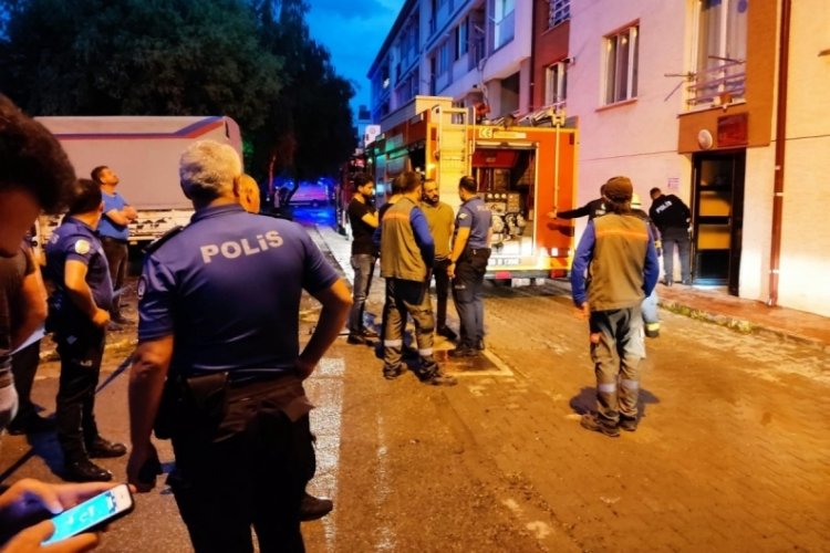 Eşini ve kendini bı&ccedil;aklayıp yaşadıkları evi yakan şahsa 18 yıl hapis cezası