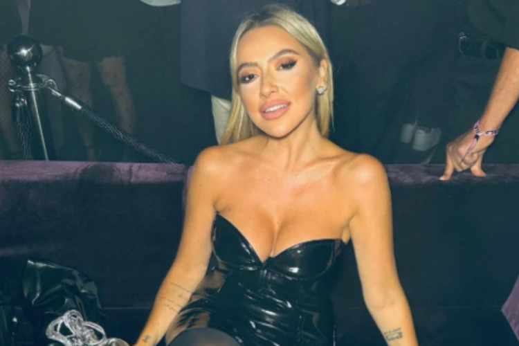Hadise'nin dekolteli pozlarına sosyal medyadan yoğun ilgi