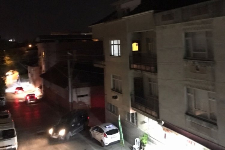 Bursa'da o sokağın lambaları yanmıyor! Vatandaşlar &ccedil;&ouml;z&uuml;m bekliyor
