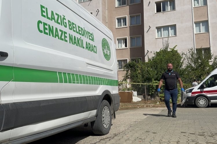 Gece camdan d&uuml;şen adamın cansız bedeni sabah fark edildi