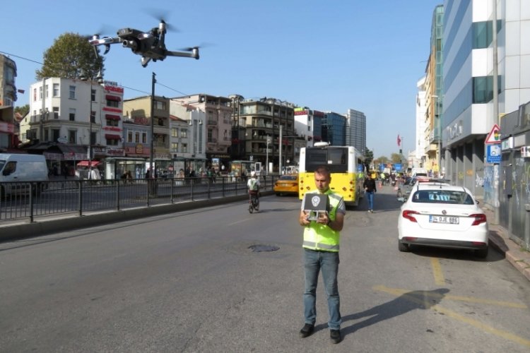 İstanbul'da drone destekli denetimde yayalara yol vermeyen s&uuml;r&uuml;c&uuml;lere ceza yağdı
