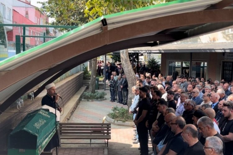 Bursa'da kiracısı tarafından &ouml;ld&uuml;r&uuml;ld&uuml;! G&ouml;zyaşları eşliğinde toprağa verildi