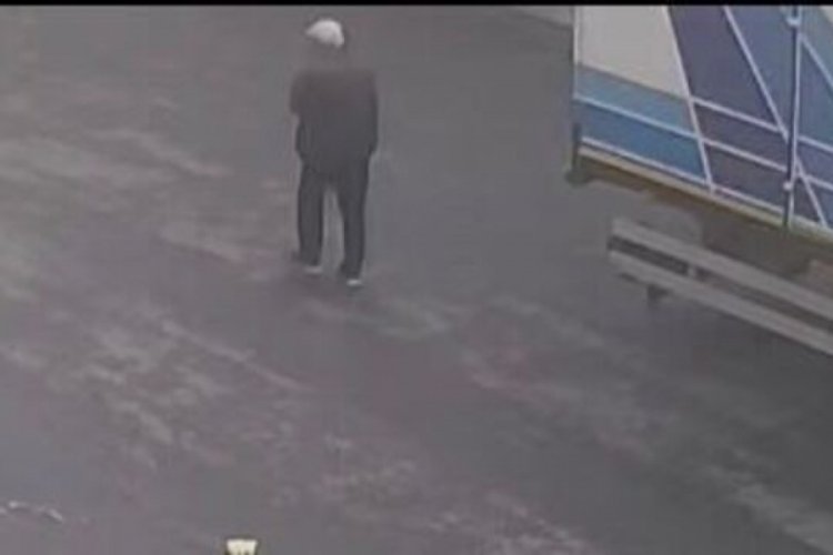 İstanbul'da kan donduran kaza! Kamyonet yaşlı adama &ccedil;arpıp ezdi