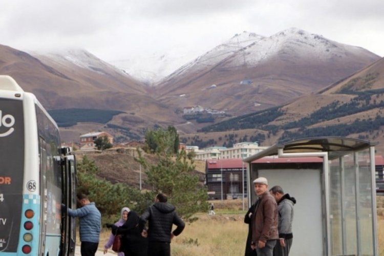 Erzurum'a mevsimin ilk karı d&uuml;şt&uuml;
