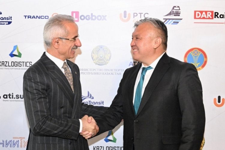 Bakan Uraloğlu, Kazakistan Ulaştırma Bakanı Karabayev ile g&ouml;r&uuml;şt&uuml;