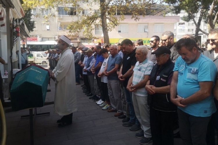 İzmir'de &ouml;ld&uuml;r&uuml;len &ouml;ğretim g&ouml;revlisi toprağa verildi