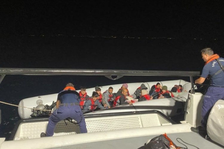 Muğla Marmaris'te 49 d&uuml;zensiz g&ouml;&ccedil;men kurtarıldı