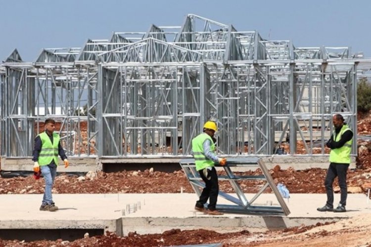 Deprem b&ouml;lgesinde 100 bin &ccedil;elik k&ouml;y evi 6 ay i&ccedil;inde teslim edilecek