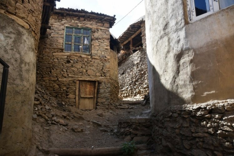 Bitlis'te 2 ve 3 katlı evlerin 300 yıllık tarihi kendine hayran bırakıyor