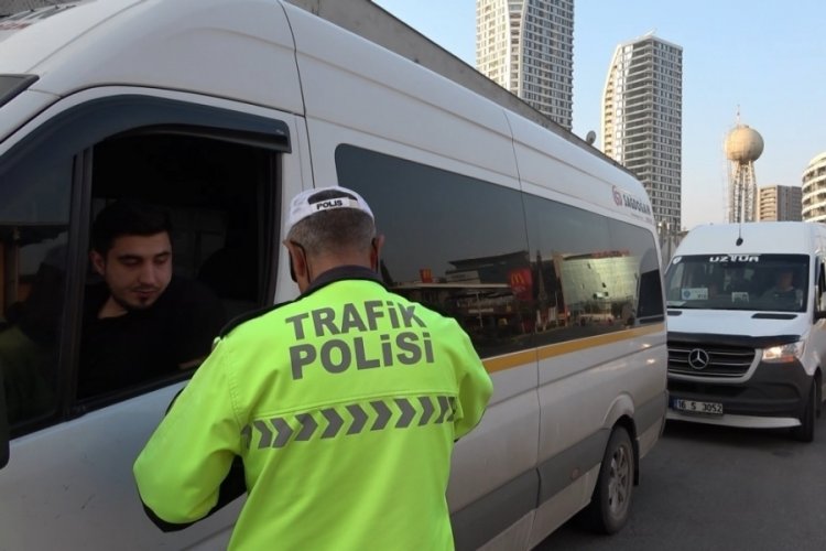 Bursa'da trafik polislerinden okul ve iş&ccedil;i servislerine y&ouml;nelik denetim arttı