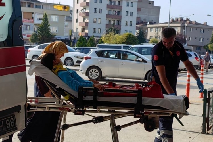 Bursa'da otomobil bisikletli &ccedil;ocuğa &ccedil;arpıp ka&ccedil;tı!