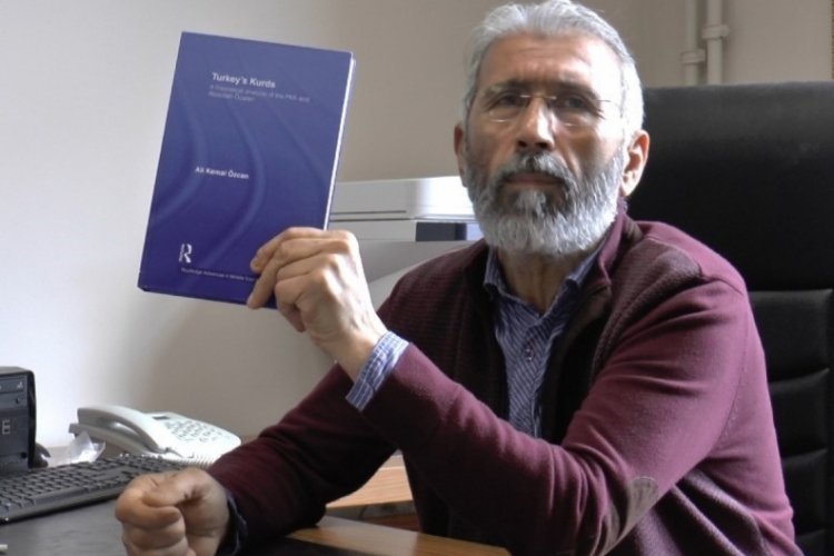 Prof. Dr. Ali Kemal &Ouml;zcan, Ter&ouml;r &Ouml;rg&uuml;t&uuml; liderini &ouml;vmek iddiasıyla g&ouml;revden uzaklaştırıldı!