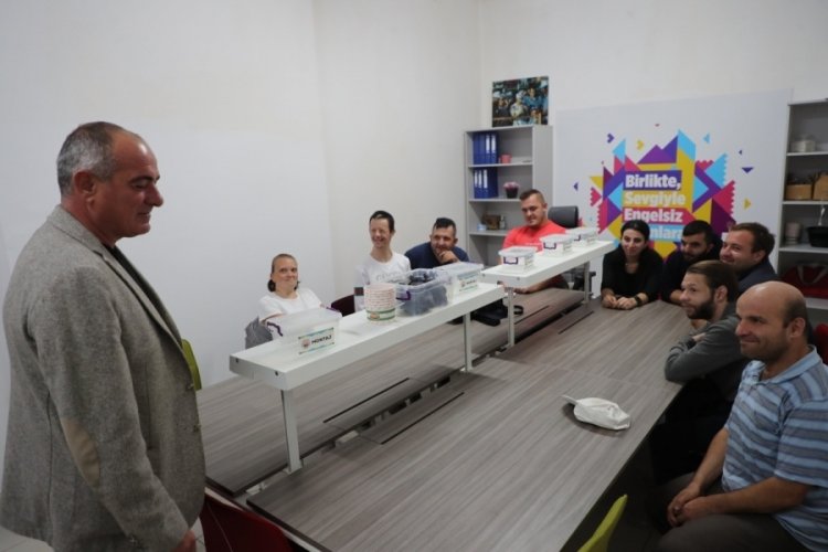 Bursa Gemlik'te Engelsiz Montaj At&ouml;lyesi iş hayatına adapte ediyor