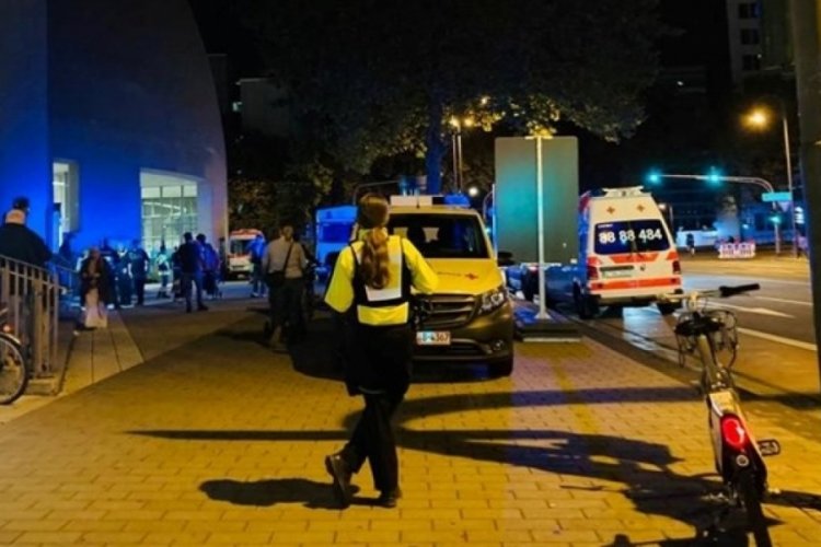 Almanya'da bomba tahliyesi sırasında evini terk edenler camiye sığındı