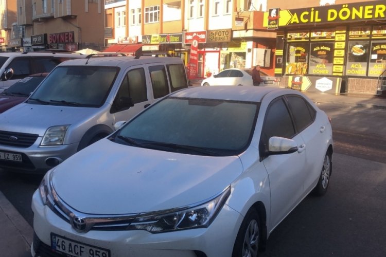 Kars'ta hava sıcaklığı eksi 4 dereceye d&uuml;şt&uuml;! Ara&ccedil;ların camları dondu