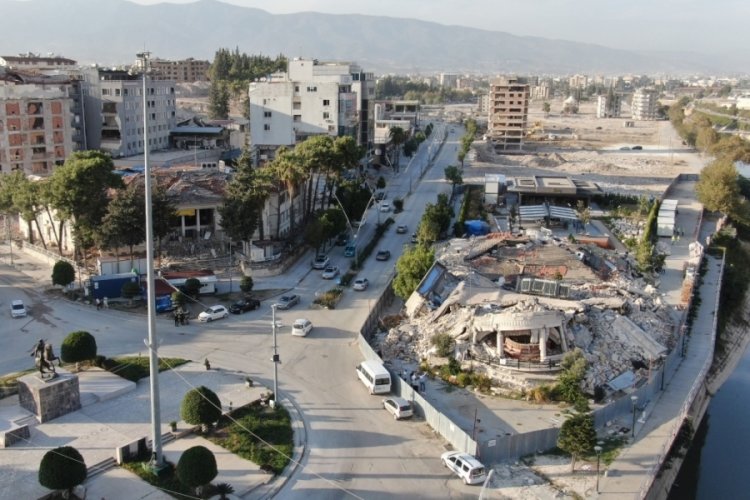 Depremin 8. ayında enkaz kentte h&uuml;z&uuml;nlendiren değişim