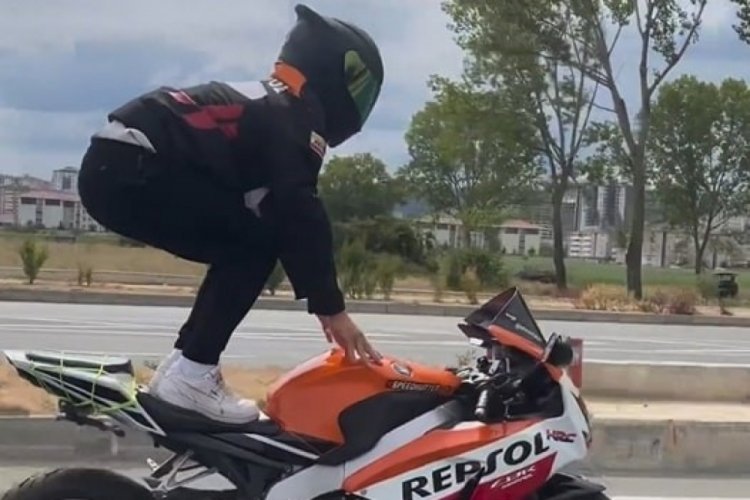 Motosiklet &uuml;zerinde tehlikeli yolculuk!