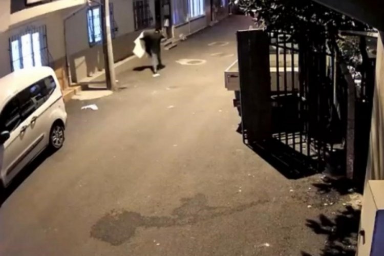 Bursa'da halıyı kurutmak i&ccedil;in balkona astı! Hırsız halıyı &ccedil;alıp sonra kayıplara karıştı