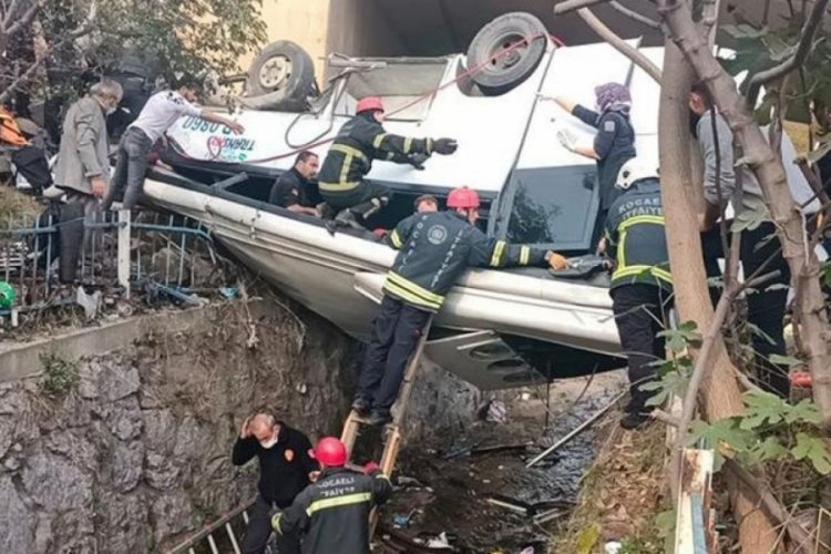 Gebze'de 5 kişinin &ouml;ld&uuml;ğ&uuml; kazada ara&ccedil; bakımsız, şof&ouml;rde uyuşturucu madde &ccedil;ıktı!