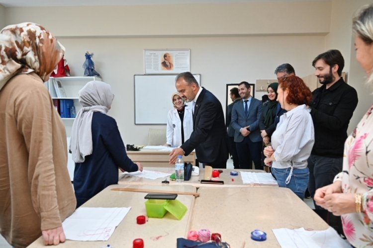 Bursa'nın 'Halk &Uuml;niversitesi' yeni d&ouml;neme 12 bin 500 kursiyerle başladı