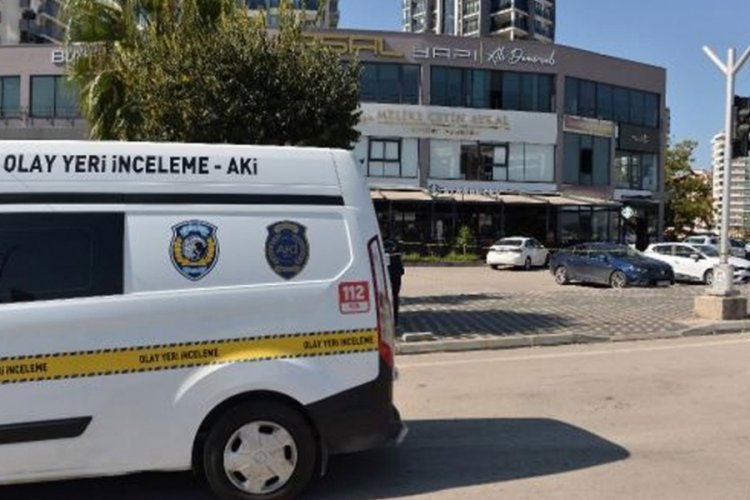 &Ccedil;ukurova Belediye Başkanı &Ccedil;etin'in kızının iş yerine silahlı saldırı