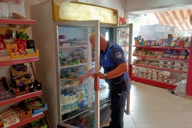 Mersin'de tarihi ge&ccedil;miş &uuml;r&uuml;n satan işletme hakkında yasal işlem başlatıldı