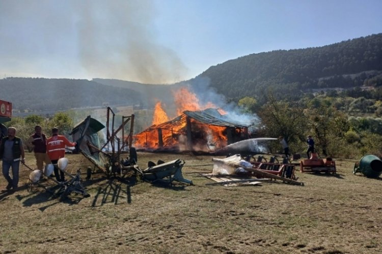 İki g&uuml;nde 9'uncu yangın &ccedil;ıktı, mahalleli tedirgin oldu