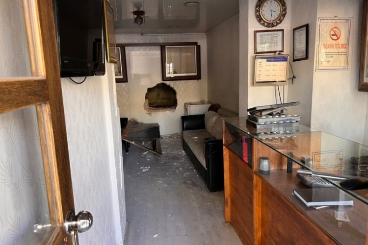 Duvarı delerek girdiler, altınları &ccedil;alıp kayıplara karıştılar