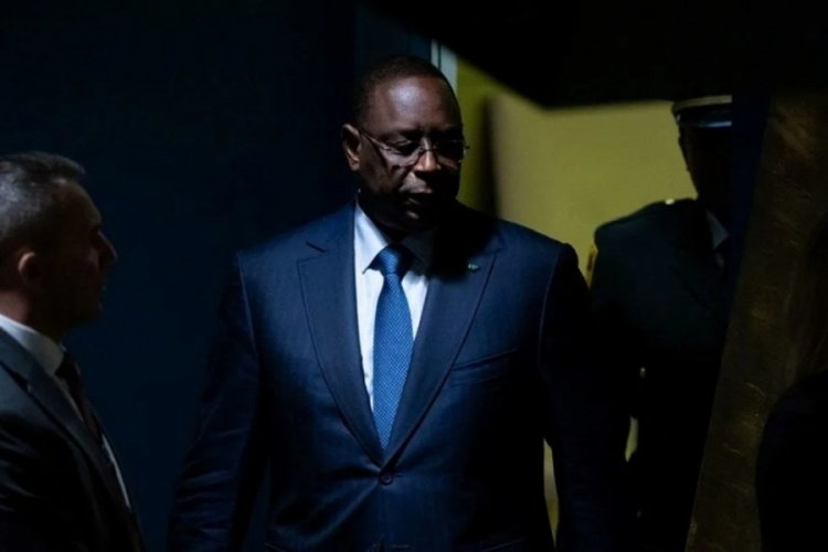 Senegal'de h&uuml;k&uuml;met feshedildi